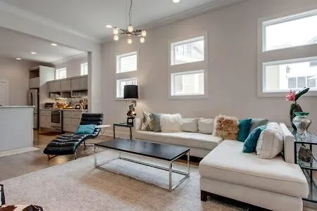 Family In 12 South, Mins To Local Favorites, Screened In Porch, Walk To Shopping In 12 South, 10 Minutes To Broadway, Dedicated Parking, Perfect For Families, 24 Hr Hospitality Nashville