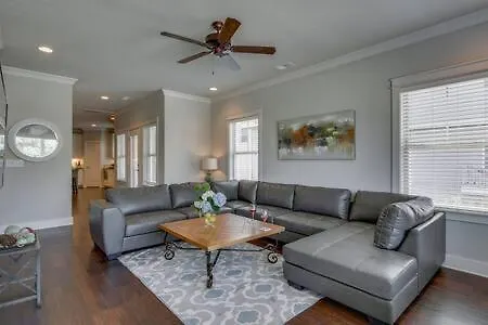 Elegant 4 King Belmont Retreat With 2 Living Walk To Belmont And Vanderbilt Near 12th South Music Row & The Gulch 2 Miles To Broadway Large Dining Table Smart Tvs Parking 24 Hr Hospitality Holiday home Nashville