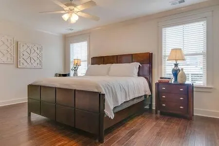 Modern 3 King Belmont Retreat With 2 Living Walk To Belmont & Vanderbilt Near Music Row The Gulch & 12th South 2 Miles To Broadway Large Dining Table Smart Tvs Parking 24 Hr Hospitality Nashville
