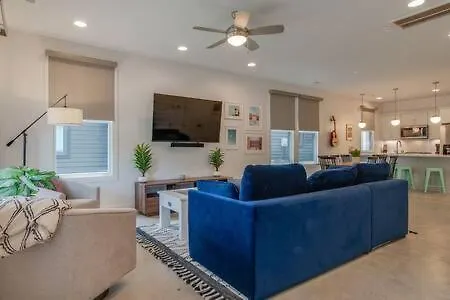 East Nashville Retreat For 10 Guests Holiday home