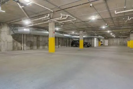 Roomy 1-level Near Vanderbilt With Parking, 1 Story, Secure Parking, Patio 3 Miles To Broadway Holiday home