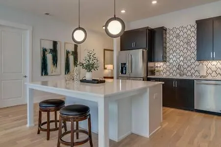 Holiday home Roomy 1-level Near Vanderbilt With Parking, 1 Story, Secure Parking, Patio 3 Miles To Broadway Nashville