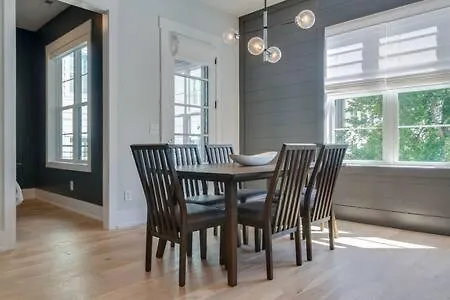 Holiday home Roomy 1-level Near Vanderbilt With Parking, 1 Story, Secure Parking, Patio 3 Miles To Broadway