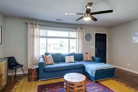 Holiday home 1-story Home, Fenced Yard, Grill, Firepit, Parking, Sleeps 10, Pet-friendly, Smart Tvs, 10 Mins To Nissan Stadium & Five Points, Cozy Bedrooms, Outdoor Fun, Perfect For Families & Groups Nashville