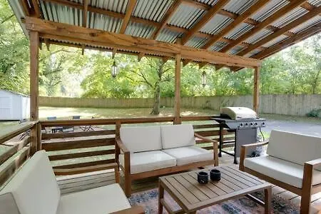 Holiday home 1-story Home, Fenced Yard, Grill, Firepit, Parking, Sleeps 10, Pet-friendly, Smart Tvs, 10 Mins To Nissan Stadium & Five Points, Cozy Bedrooms, Outdoor Fun, Perfect For Families & Groups *