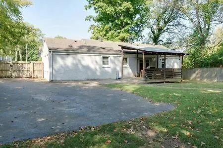 1-story Home, Fenced Yard, Grill, Firepit, Parking, Sleeps 10, Pet-friendly, Smart Tvs, 10 Mins To Nissan Stadium & Five Points, Cozy Bedrooms, Outdoor Fun, Perfect For Families & Groups Holiday home *