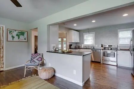1-story Home, Fenced Yard, Grill, Firepit, Parking, Sleeps 10, Pet-friendly, Smart Tvs, 10 Mins To Nissan Stadium & Five Points, Cozy Bedrooms, Outdoor Fun, Perfect For Families & Groups *