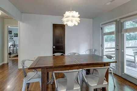1-story Home, Fenced Yard, Grill, Firepit, Parking, Sleeps 10, Pet-friendly, Smart Tvs, 10 Mins To Nissan Stadium & Five Points, Cozy Bedrooms, Outdoor Fun, Perfect For Families & Groups Holiday home Nashville