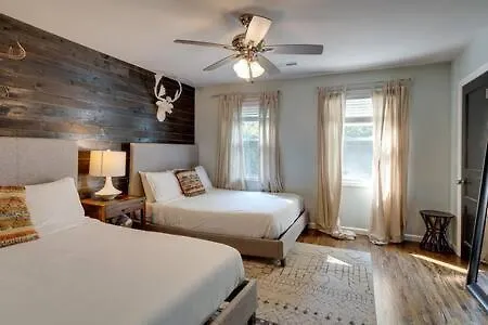 1-story Home, Fenced Yard, Grill, Firepit, Parking, Sleeps 10, Pet-friendly, Smart Tvs, 10 Mins To Nissan Stadium & Five Points, Cozy Bedrooms, Outdoor Fun, Perfect For Families & Groups Holiday home Nashville