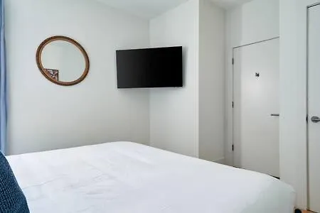 Chic 4br With Fenced Yard Walk To Dining Parking 5 Mins To Nissan Stadium Less Than 2 Miles To Broadway Workspace Parking 24 Hr Hospitality Great For Families Holiday home *