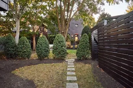 Chic 4br With Fenced Yard Walk To Dining Parking 5 Mins To Nissan Stadium Less Than 2 Miles To Broadway Workspace Parking 24 Hr Hospitality Great For Families * Nashville