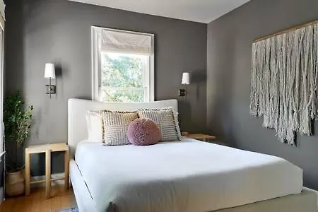 Holiday home Chic 4br With Fenced Yard Walk To Dining Parking 5 Mins To Nissan Stadium Less Than 2 Miles To Broadway Workspace Parking 24 Hr Hospitality Great For Families