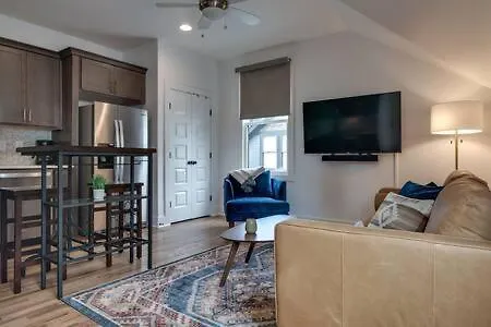 Stylish East Nash Townhouse, Walk To Favorite Eats, Cozy Den, Workspace, Smart Tvs And Fast Wifi, Full Kitchen, Garage And 24 Hr Hospitality, Near Mas Tacos, Rosepepper And Five Points, 10 Min To Broadway Holiday home