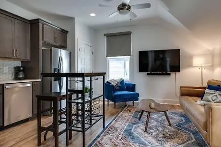 Stylish East Nash Townhouse, Walk To Favorite Eats, Cozy Den, Workspace, Smart Tvs And Fast Wifi, Full Kitchen, Garage And 24 Hr Hospitality, Near Mas Tacos, Rosepepper And Five Points, 10 Min To Broadway *