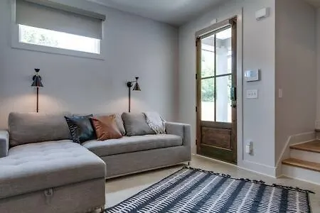 Modern East Townhome & Garage Nashville