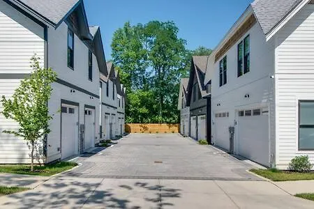 Modern East Retreat, Walk To Local Faves, Cozy Living Space, Smart Tvs & Fast Wifi, Full Kitchen, Garage & Workspace, Steps To Mas Tacos & Rosepepper, 10 Min To Broadway & Nissan Stadium, 24 Hr Hospitality
