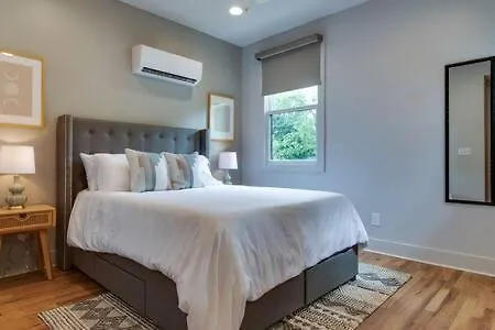 Townhouse - Walk To Food, Near Downtown! *