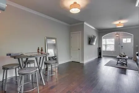 Holiday home Spacious 4 King Belmont 2 Living Walk To Belmont & Vanderbilt Large Dining Table Smart Tvs Parking 24 Hr Hospitality Near Music Row & The Gulch 2 Miles To Broadway