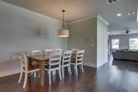Holiday home Spacious 4 King Belmont 2 Living Walk To Belmont & Vanderbilt Large Dining Table Smart Tvs Parking 24 Hr Hospitality Near Music Row & The Gulch 2 Miles To Broadway Nashville