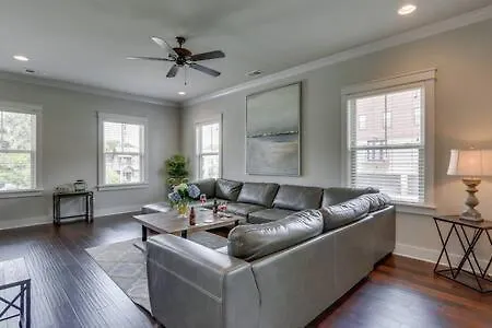 Holiday home Spacious 4 King Belmont 2 Living Walk To Belmont & Vanderbilt Large Dining Table Smart Tvs Parking 24 Hr Hospitality Near Music Row & The Gulch 2 Miles To Broadway