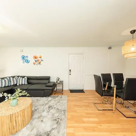 Apartment Modern 2br With Optional Parking Near Vanderbilt & Music Row, Walk To Centennial Park & Mins To Broadway *