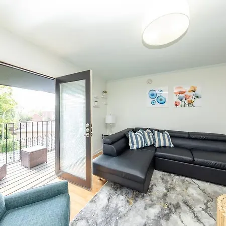 Apartment Modern 2br With Optional Parking Near Vanderbilt & Music Row, Walk To Centennial Park & Mins To Broadway
