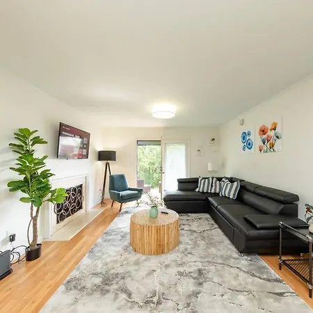 Apartment Modern 2br With Optional Parking Near Vanderbilt & Music Row, Walk To Centennial Park & Mins To Broadway Nashville