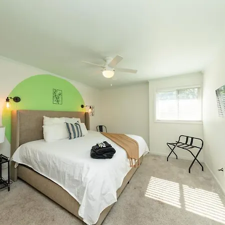 Modern 2br With Optional Parking Near Vanderbilt & Music Row, Walk To Centennial Park & Mins To Broadway Apartment