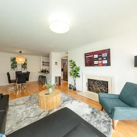 Modern 2br With Optional Parking Near Vanderbilt & Music Row, Walk To Centennial Park & Mins To Broadway