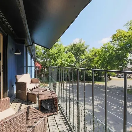 Modern 2br With Optional Parking Near Vanderbilt & Music Row, Walk To Centennial Park & Mins To Broadway Apartment Nashville
