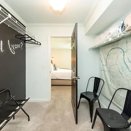 Modern 2br With Optional Parking Near Vanderbilt & Music Row, Walk To Centennial Park & Mins To Broadway