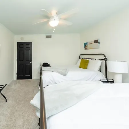 Modern 2br With Optional Parking Near Vanderbilt & Music Row, Walk To Centennial Park & Mins To Broadway Apartment *