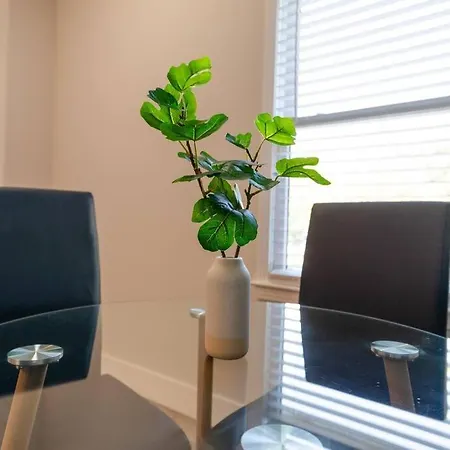 Apartment Chic 2br With Optional Parking Mins To Music Row, Vanderbilt & Broadway Nashville