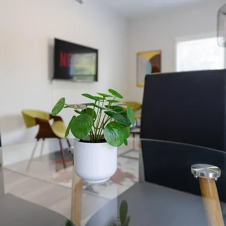 Comfy 1br With King Bed And Optional Parking Near Gulch & Midtown Walk To The Parthenon *