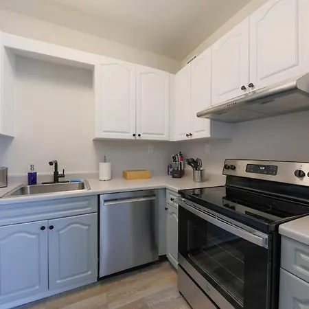 Comfy 1br With King Bed And Optional Parking Near Gulch & Midtown Walk To The Parthenon * Nashville