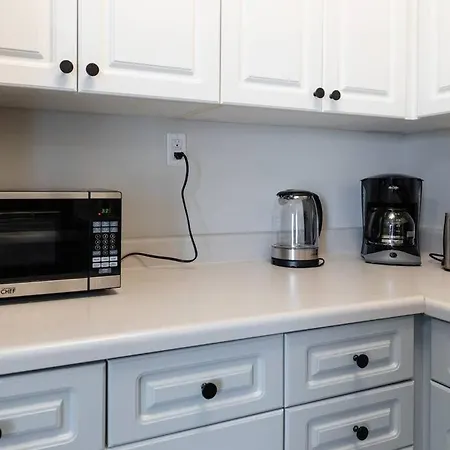 Comfy 1br With King Bed And Optional Parking Near Gulch & Midtown Walk To The Parthenon Nashville
