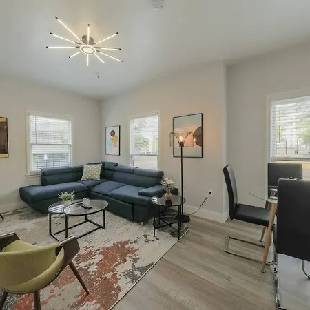 Comfy 1br With King Bed And Optional Parking Near Gulch & Midtown Walk To The Parthenon Apartment Nashville
