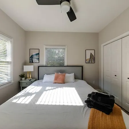 Vibrant 2br Getaway With Optional Parking Near Broadway, Midtown Bars & Music Row *