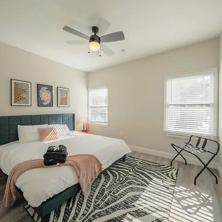 Apartment Vibrant 2br Getaway With Optional Parking Near Broadway, Midtown Bars & Music Row