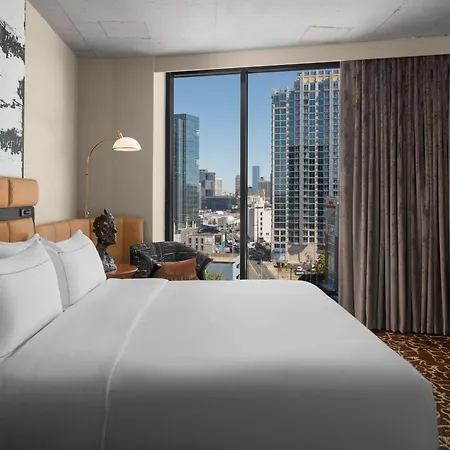 Fraye Nashville, Curio Collection By Hilton Nashville
