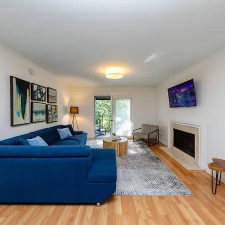 Apartment Midtown 2br Gem With Private Balcony And Optional Parking Walkable To Vanderbilt, Music Row & Centennial Park *