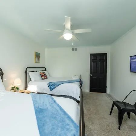 Apartment Midtown 2br Gem With Private Balcony And Optional Parking Walkable To Vanderbilt, Music Row & Centennial Park Nashville