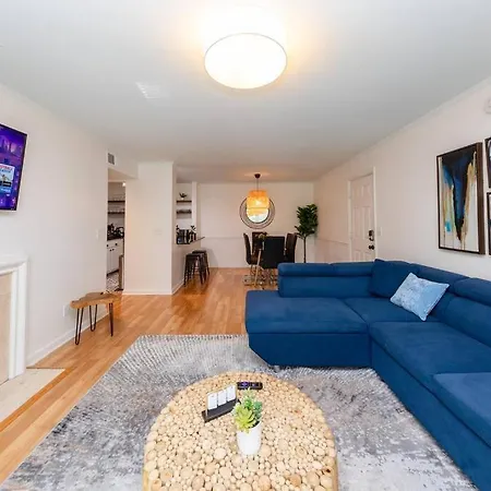 Midtown 2br Gem With Private Balcony And Optional Parking Walkable To Vanderbilt, Music Row & Centennial Park Apartment Nashville