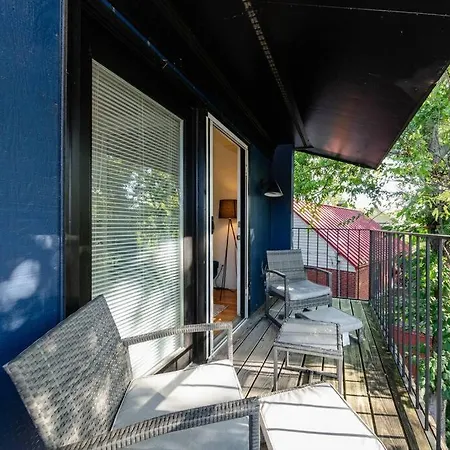 Midtown 2br Gem With Private Balcony And Optional Parking Walkable To Vanderbilt, Music Row & Centennial Park *