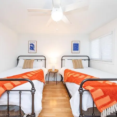 Charming 2br Retreat With Private Balcony And Optional Parking Walk To Parthenon & Vanderbilt And Mins To Broadway & The Gulch Apartment Nashville