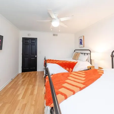 Apartment Charming 2br Retreat With Private Balcony And Optional Parking Walk To Parthenon & Vanderbilt And Mins To Broadway & The Gulch Nashville