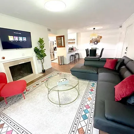 Luxury 2br In Midtown With Patio-balcony & Optional Parking Near Broadway, Vanderbilt & Centennial Park * Nashville