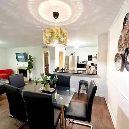 Luxury 2br In Midtown With Patio-balcony & Optional Parking Near Broadway, Vanderbilt & Centennial Park Nashville