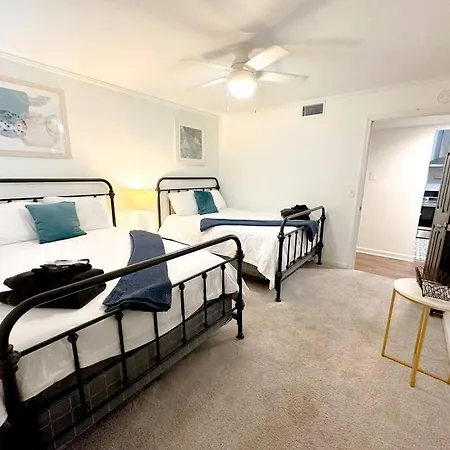 Luxury 2br In Midtown With Patio-balcony & Optional Parking Near Broadway, Vanderbilt & Centennial Park Apartment