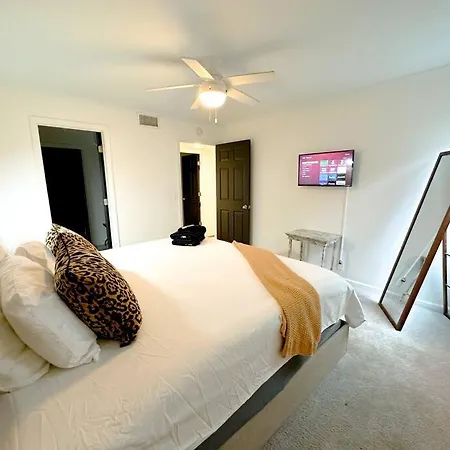 Luxury 2br In Midtown With Patio-balcony & Optional Parking Near Broadway, Vanderbilt & Centennial Park *